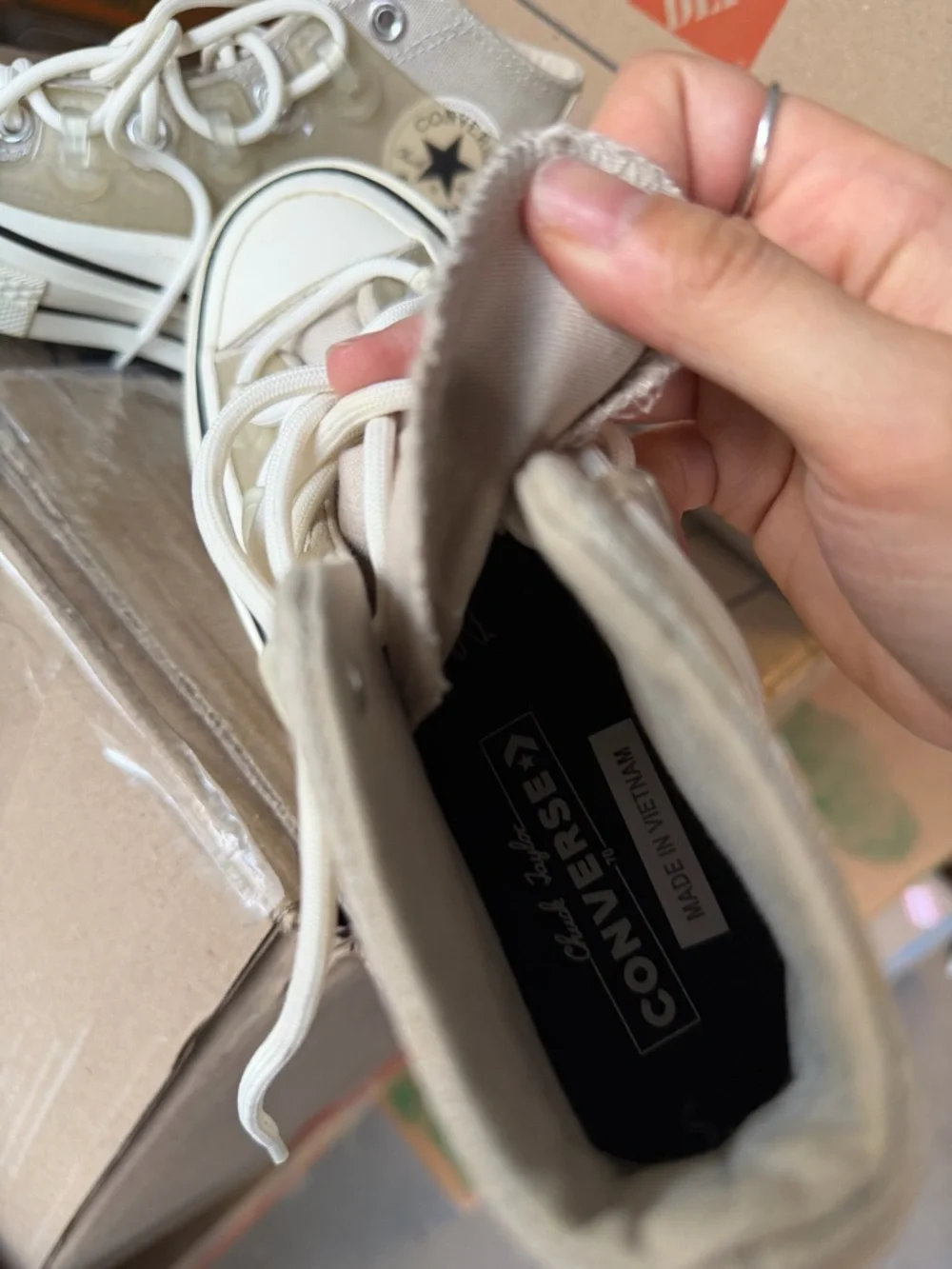 Converse colab High Top andSneakers in Beige and White - Picture 4 of 4